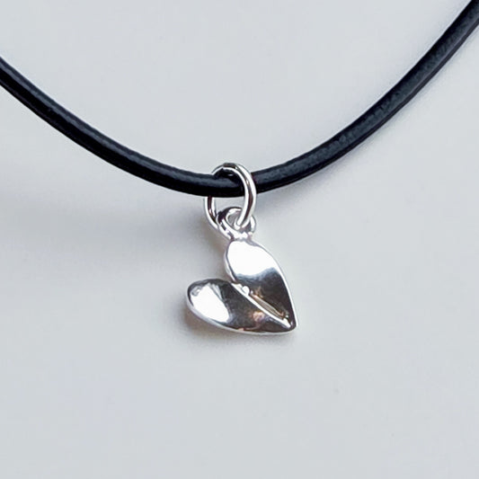 HEART OF PETALS NECKLACE