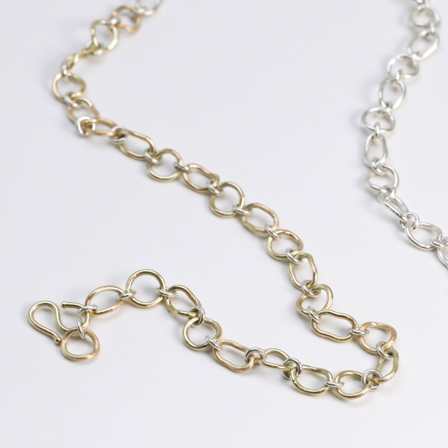 #Contour Chain Necklace
#SG 999 Handcrafted Necklace
#14K Gold Chain Necklace
#Handcrafted Chain Necklace
#Gold and Silver Necklace
#Minimalist Chain Necklace
#Chic Handcrafted Necklace
#Sculptural Chain Necklace
#Fashion Chain Necklace
#Elegant Gold and Silver Necklace
#Contemporary Chain Necklace
#Unique Handcrafted Necklace