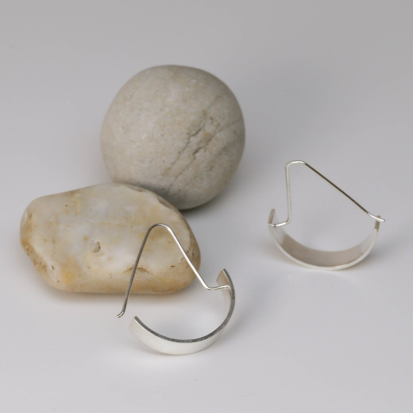 DOC HALF HOOP EARRINGS1