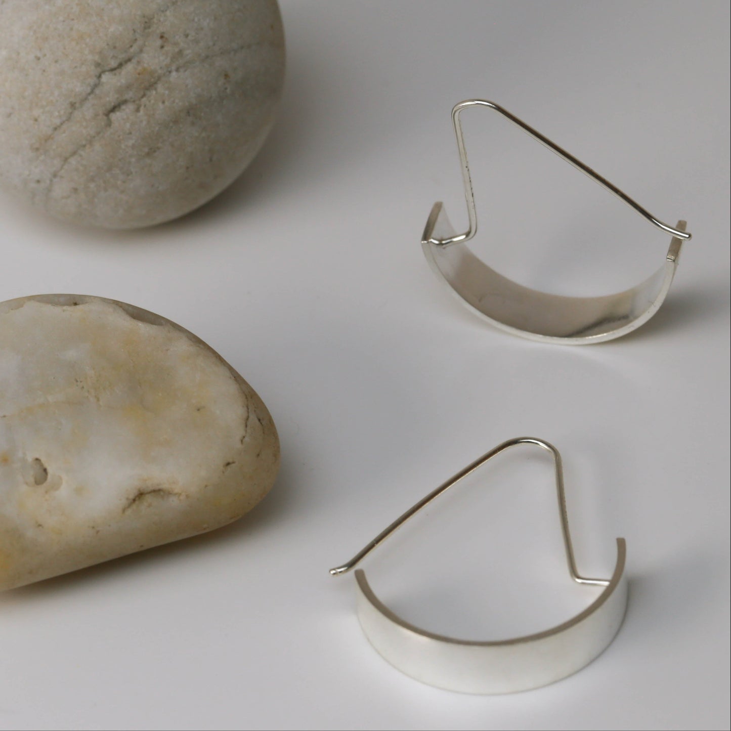 DOC HALF HOOP EARRINGS