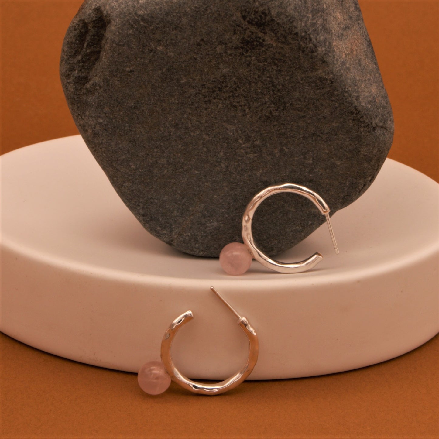 DIMPLE HOOP EARRINGS WITH STONE 2