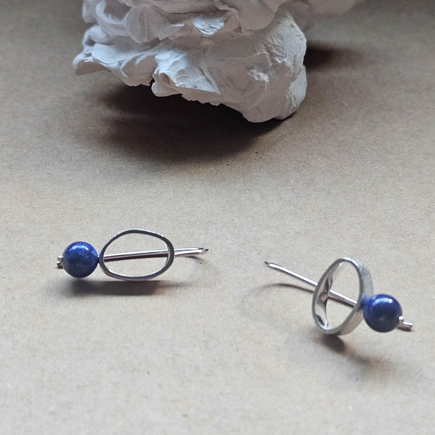 PEBBLE PENDANT EARRINGS WITH GEM OR PEARL