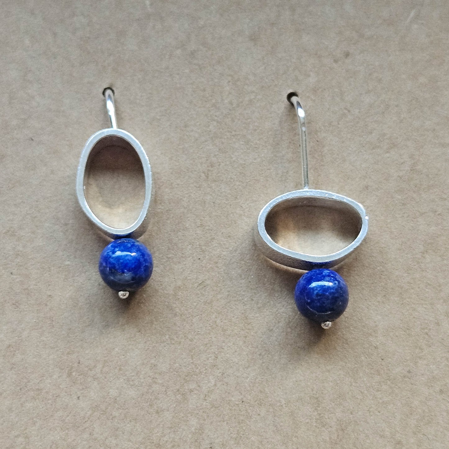 PEBBLE PENDANT EARRINGS WITH GEM OR PEARL