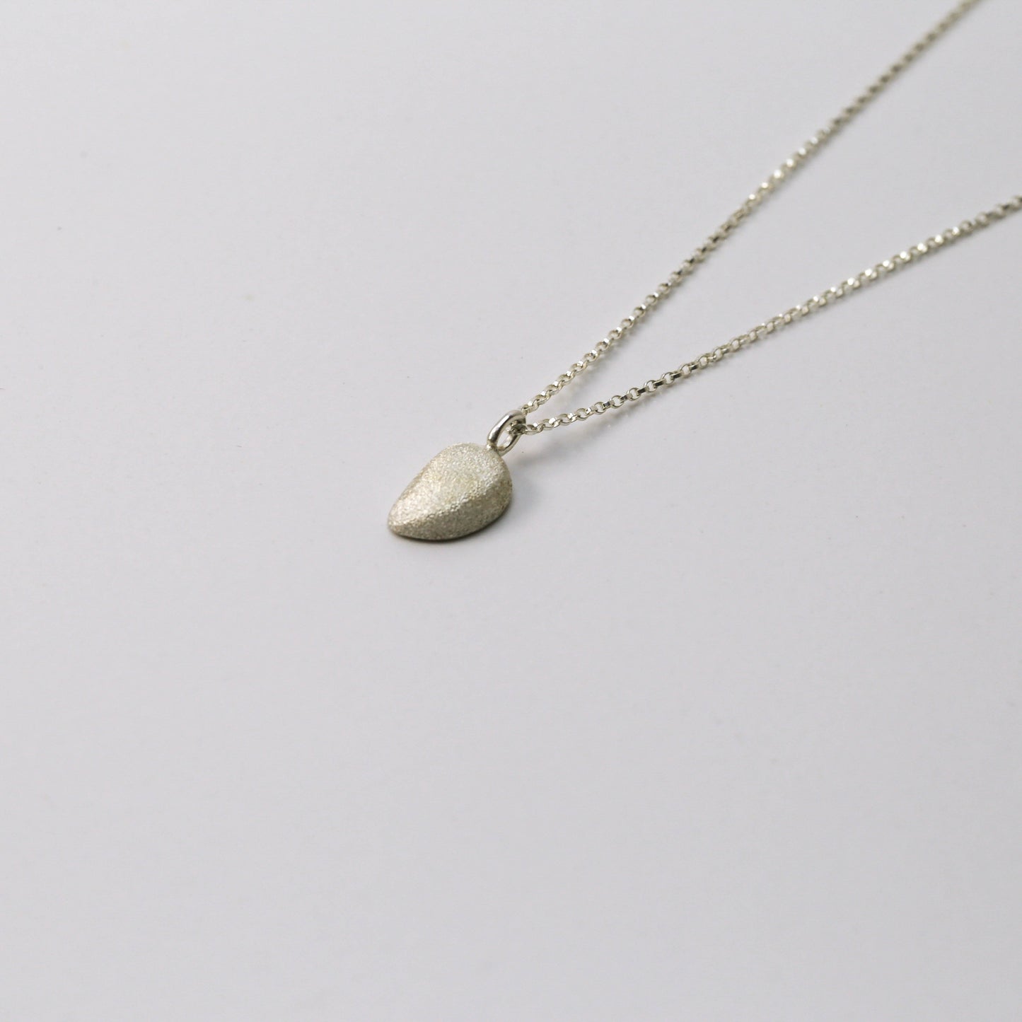 SARSEN NECKLACE