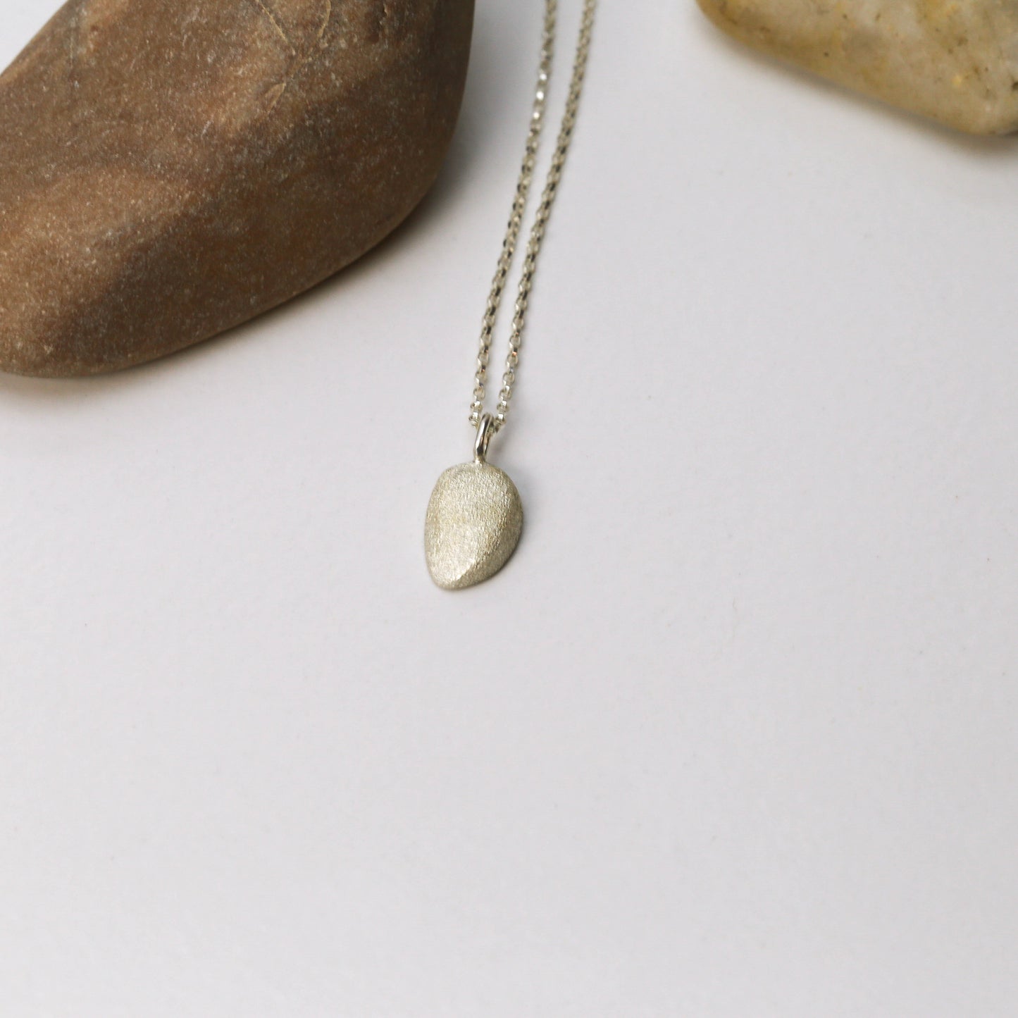 SARSEN NECKLACE