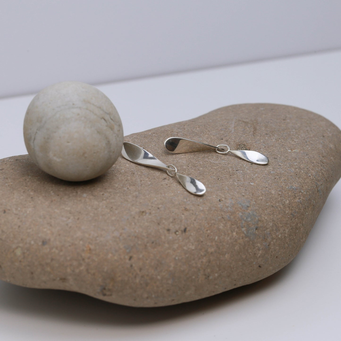 DROPLETS EARRING
