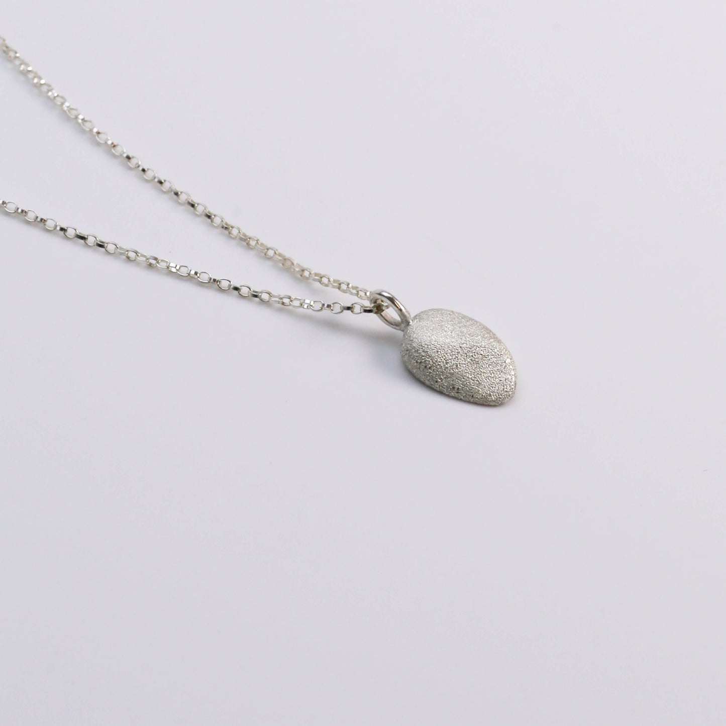 SARSEN NECKLACE