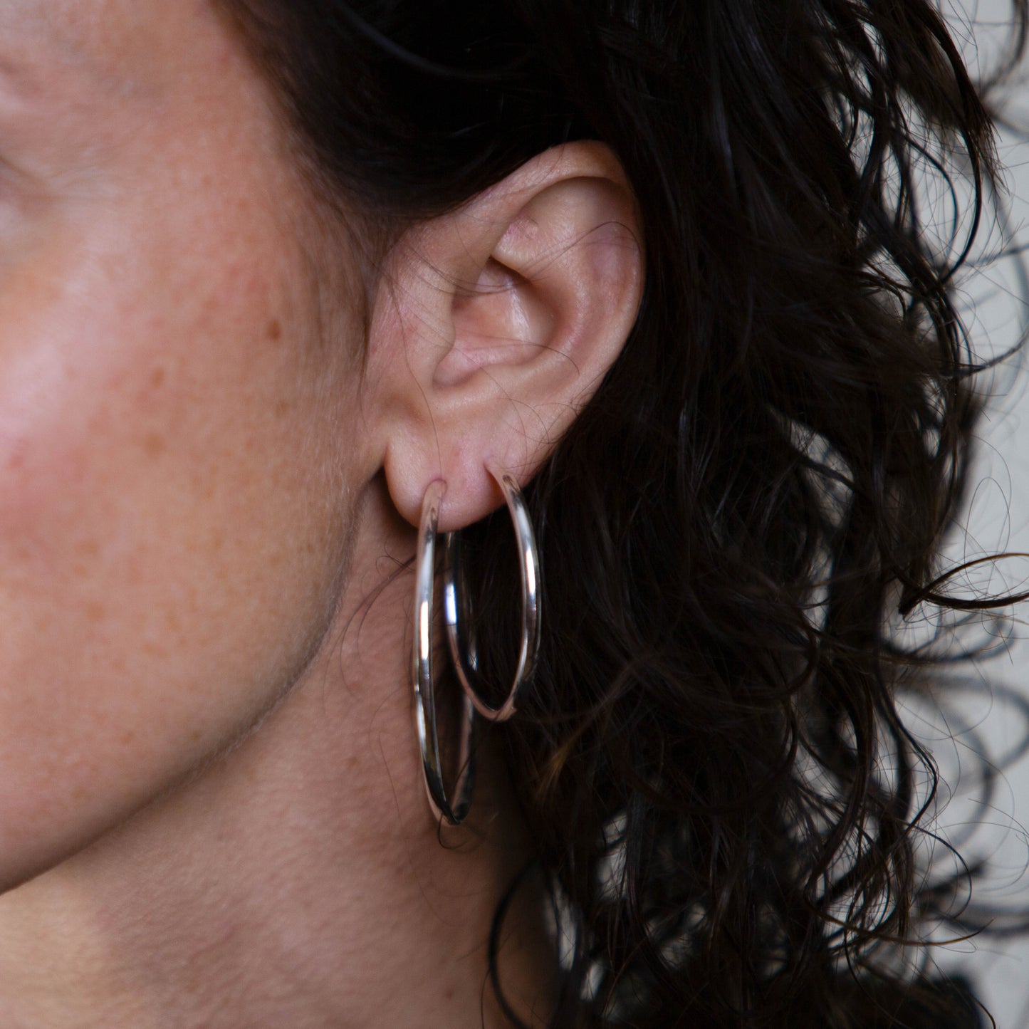 CLASSIC HOOP EARRINGS