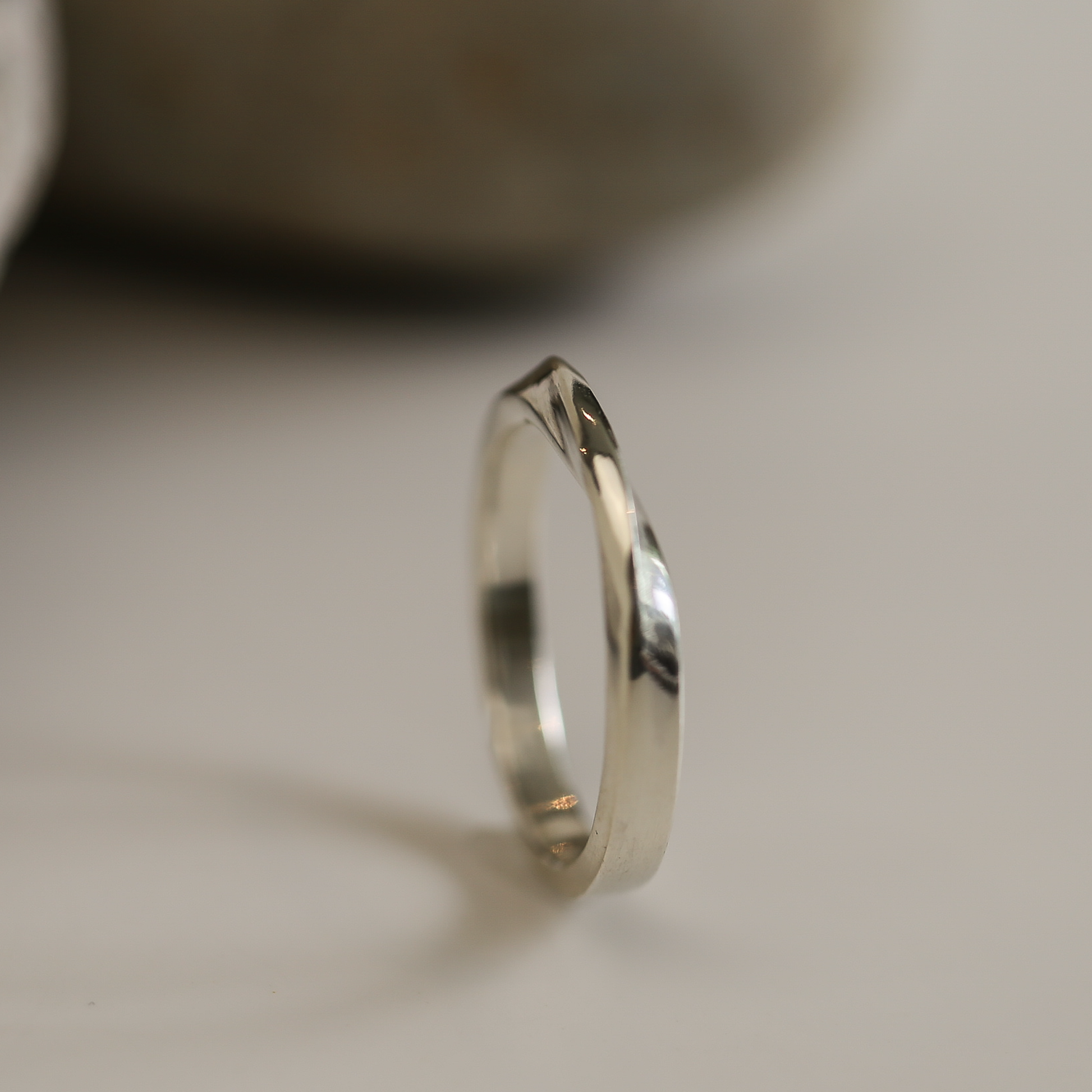 Twisted Ring Thin