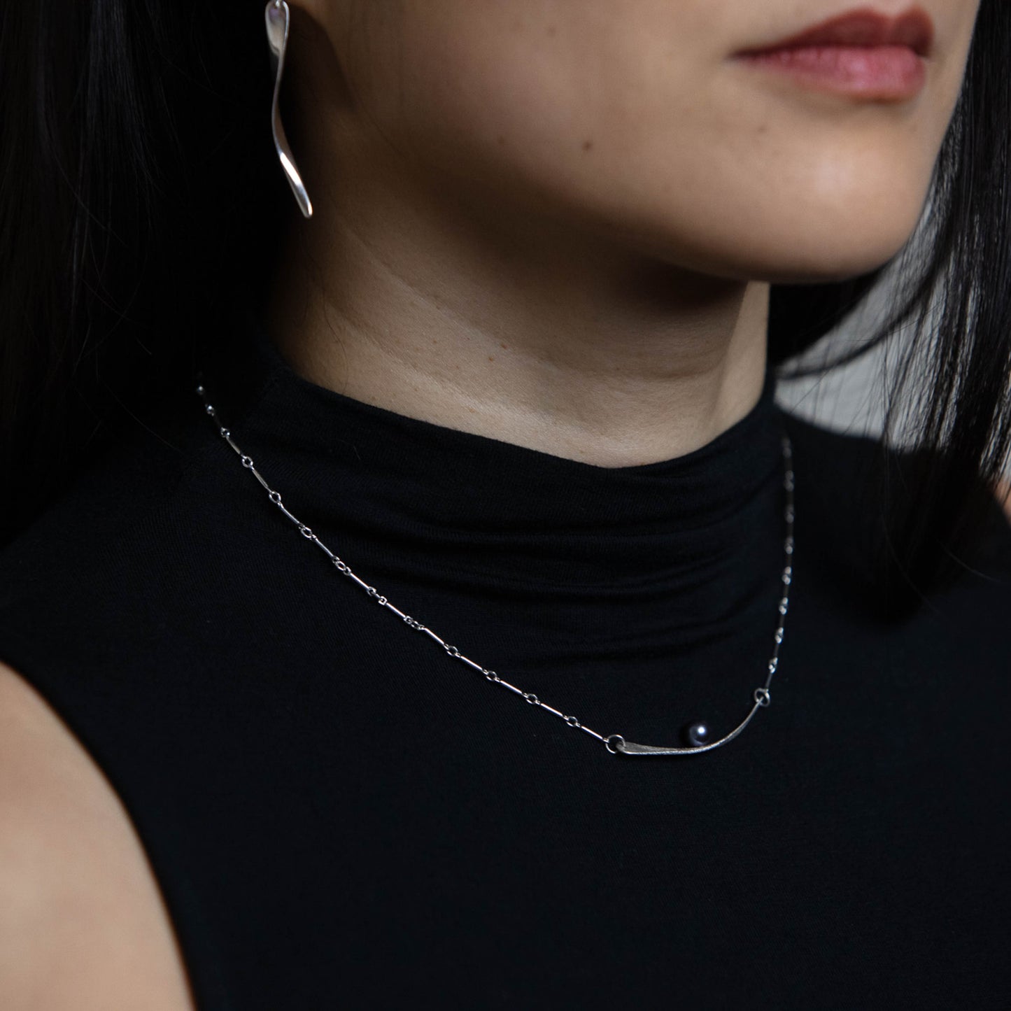 POISE & PEARL NECKLACE