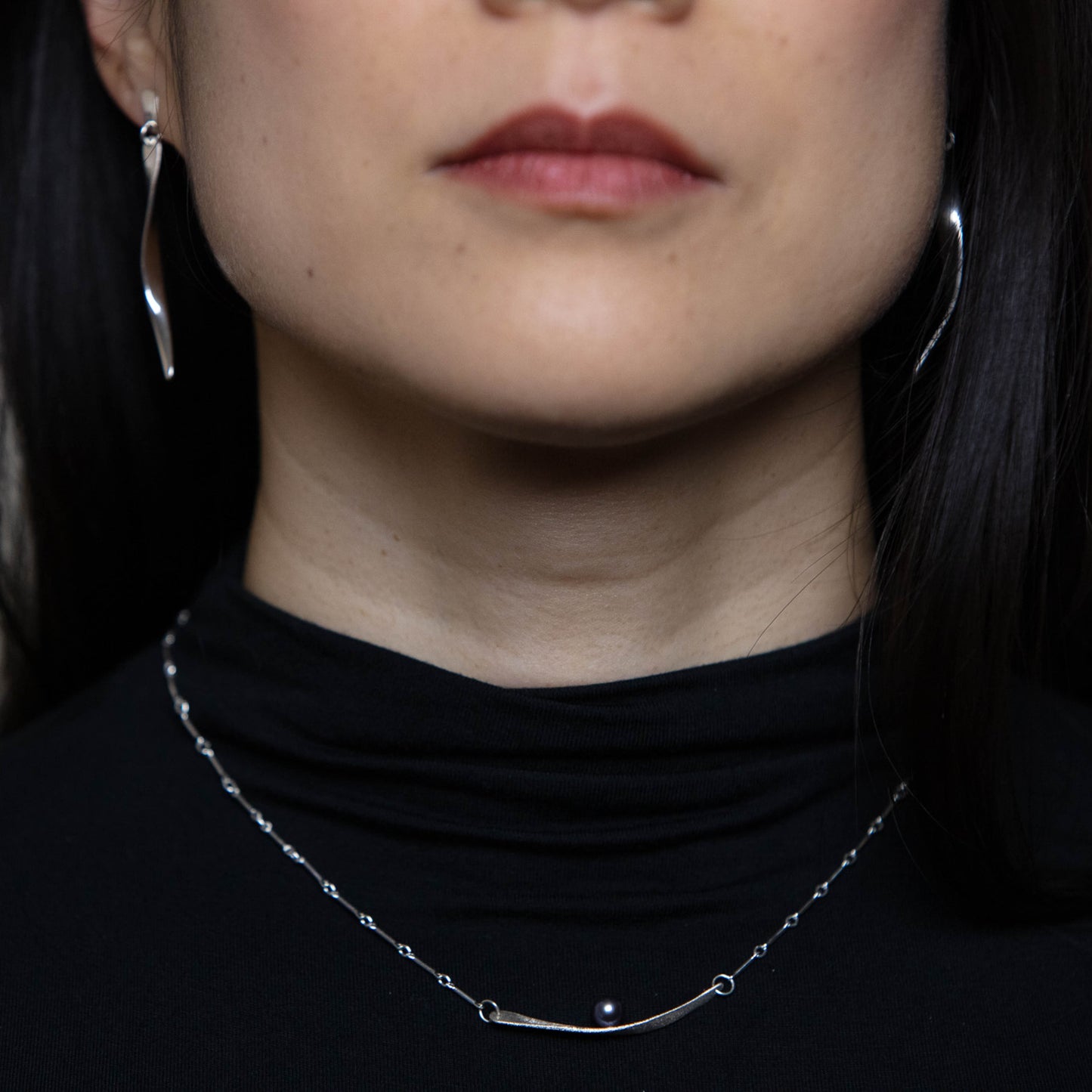 POISE & PEARL NECKLACE