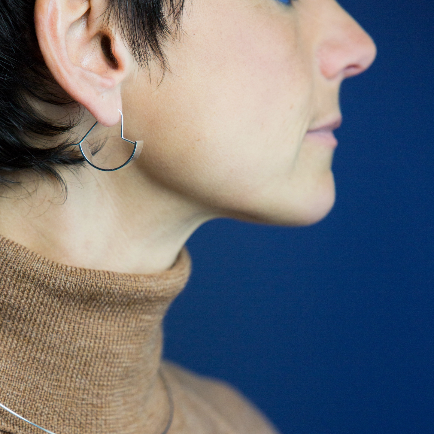 DOC HALF HOOP EARRINGS 4
