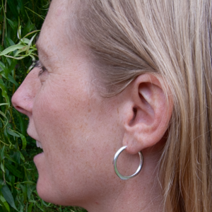 TO THE POINT HOOP EARRINGS 5