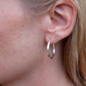 TO THE POINT HOOP EARRINGS 6