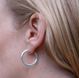 TO THE POINT HOOP EARRINGS 7