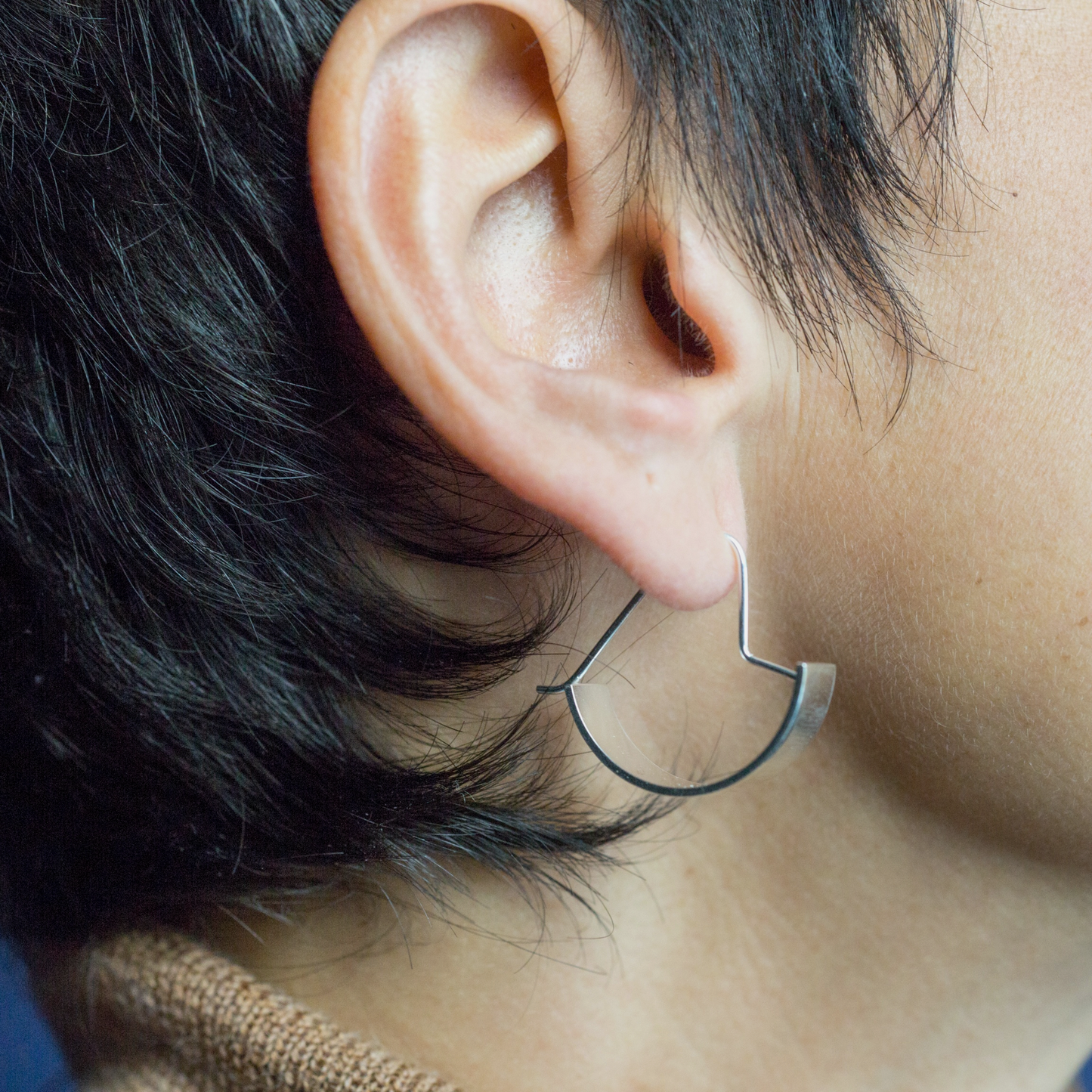 DOC HALF HOOP EARRINGS 3