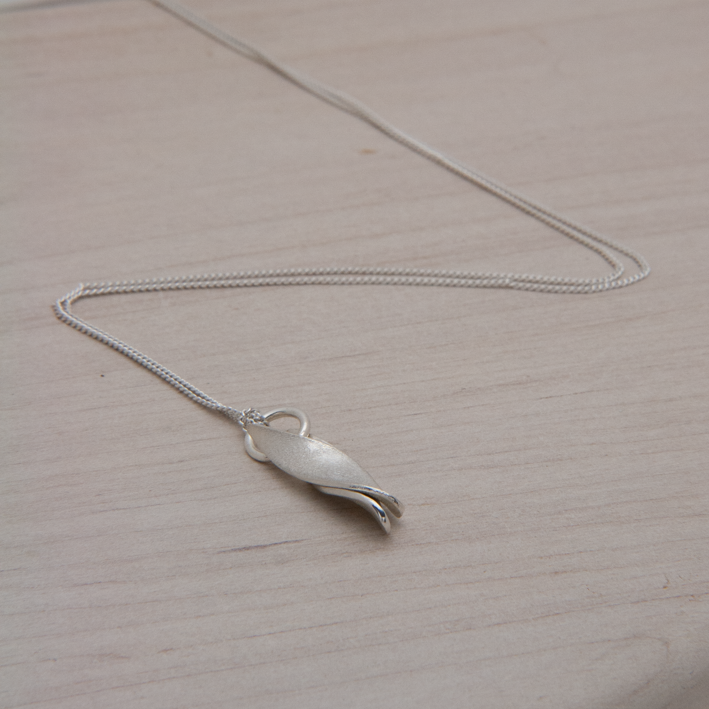 BUD NECKLACE 2