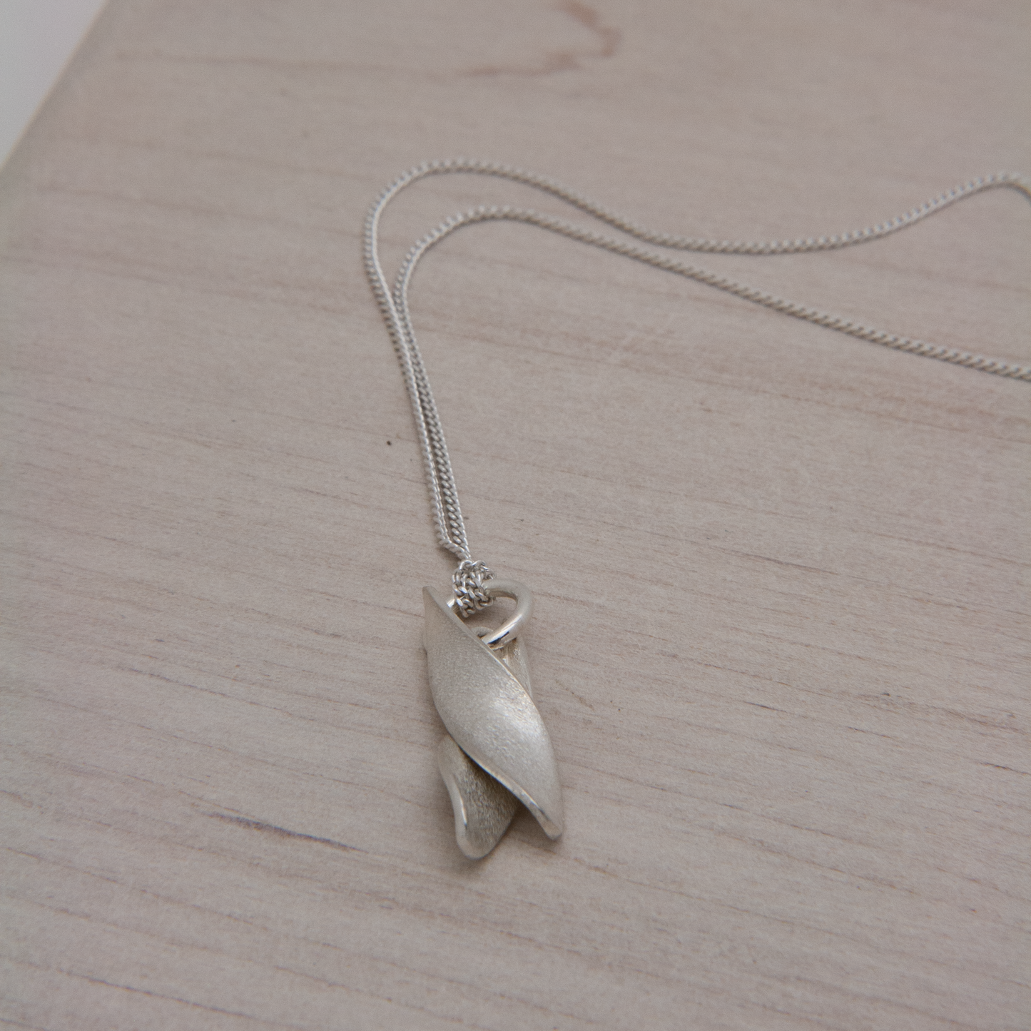 #BUD NECKLACE 1
#Gold Bud Necklace
#Silver Bud Necklace
#Minimalist Necklace
#Nature-Inspired Jewelry
#Botanical Necklace
#Dainty Pendant
#Handmade Jewelry
#Unique Necklace Design
#Modern Jewelry