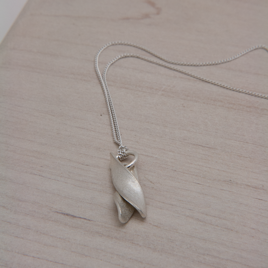 #BUD NECKLACE 1
#Gold Bud Necklace
#Silver Bud Necklace
#Minimalist Necklace
#Nature-Inspired Jewelry
#Botanical Necklace
#Dainty Pendant
#Handmade Jewelry
#Unique Necklace Design
#Modern Jewelry