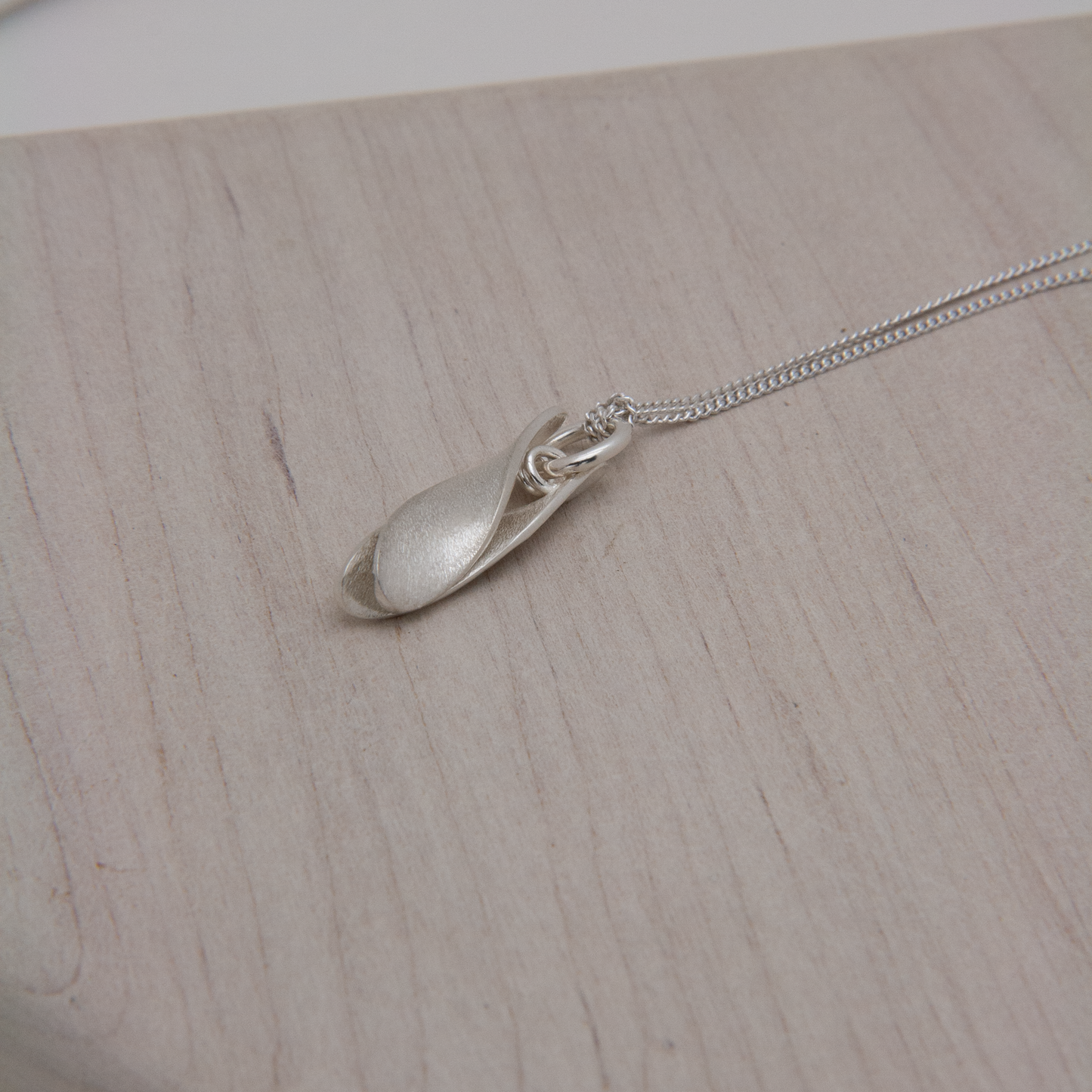 BUD NECKLACE 3