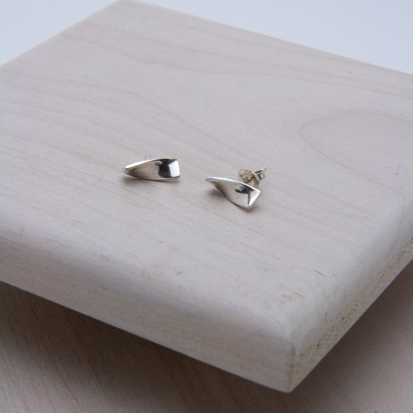 SLIGHT TURN STUD EARRINGS - JewellerAJGreen