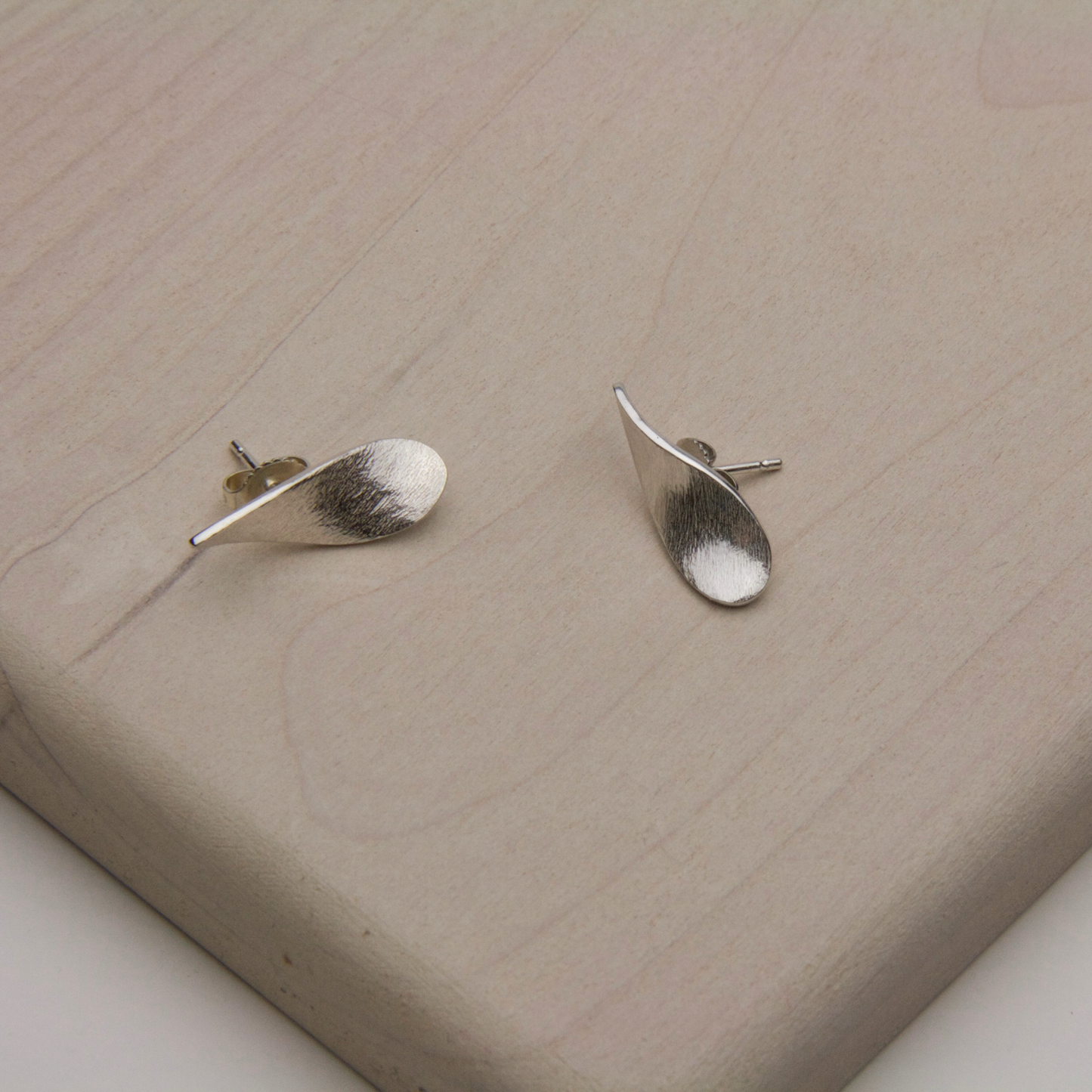 DROPLET STUD EARRING 3