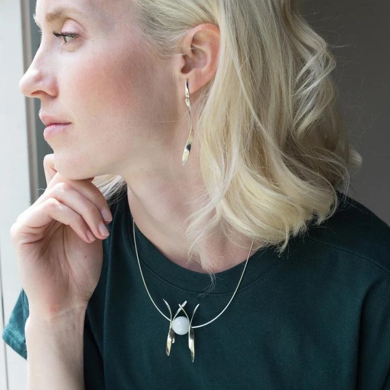 WHISPER NECKLACE 1