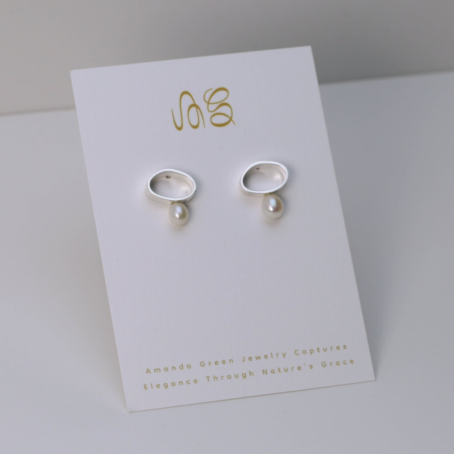 PEBBLE STUD EARRINGS WITH GEM OR PEARL