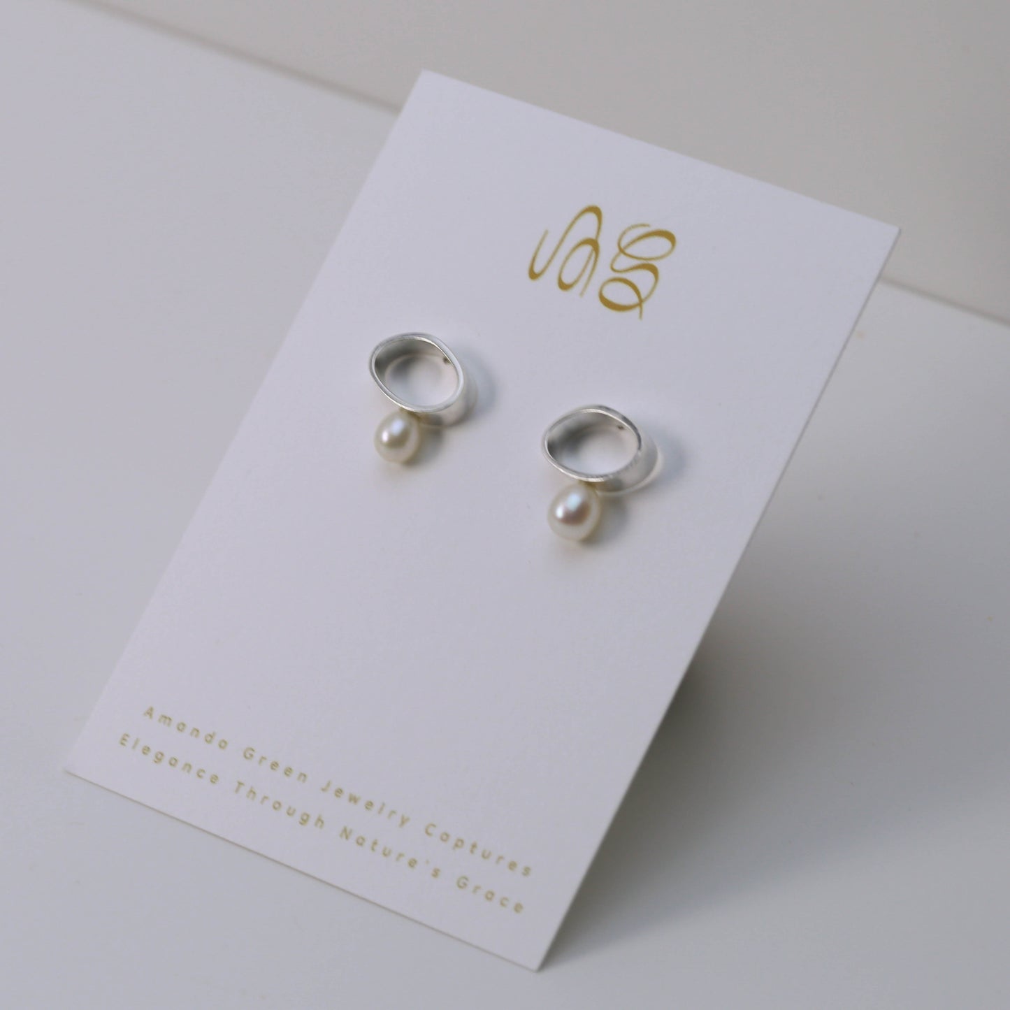 PEBBLE STUD EARRINGS WITH GEM OR PEARL