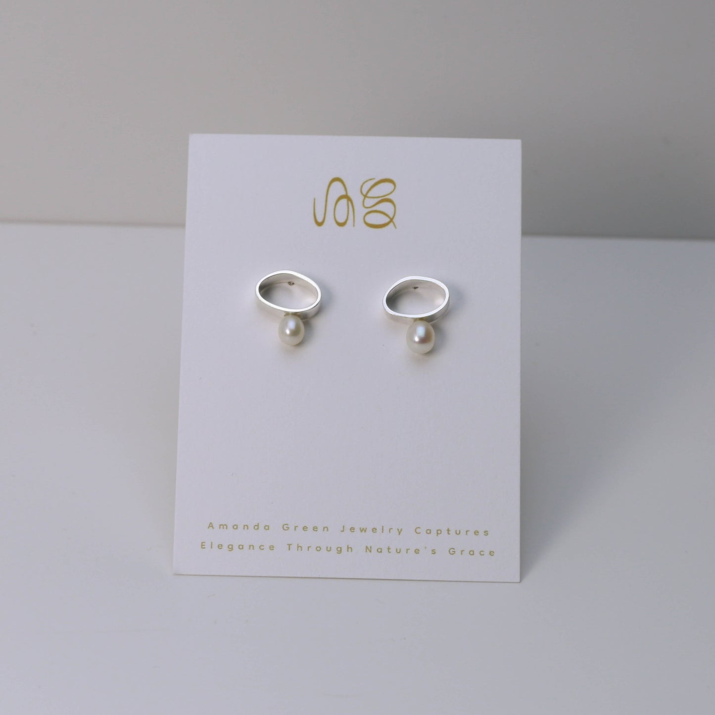 PEBBLE STUD EARRINGS WITH GEM OR PEARL