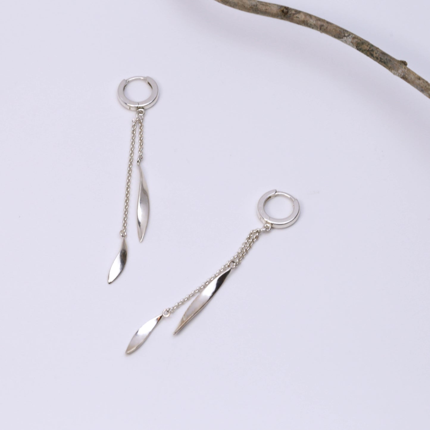 WILLOW HUG HOOP EARRINGS