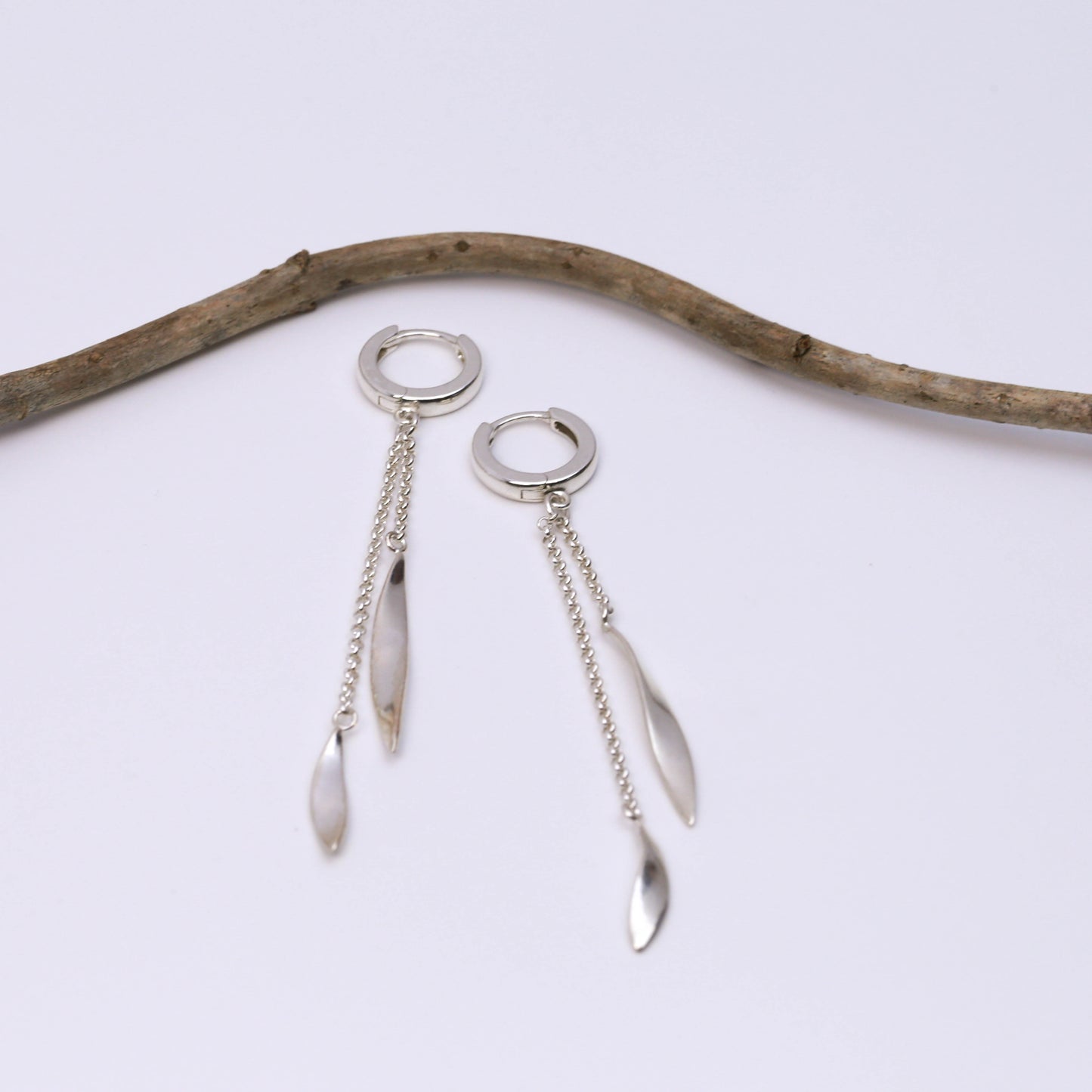 WILLOW HUG HOOP EARRINGS