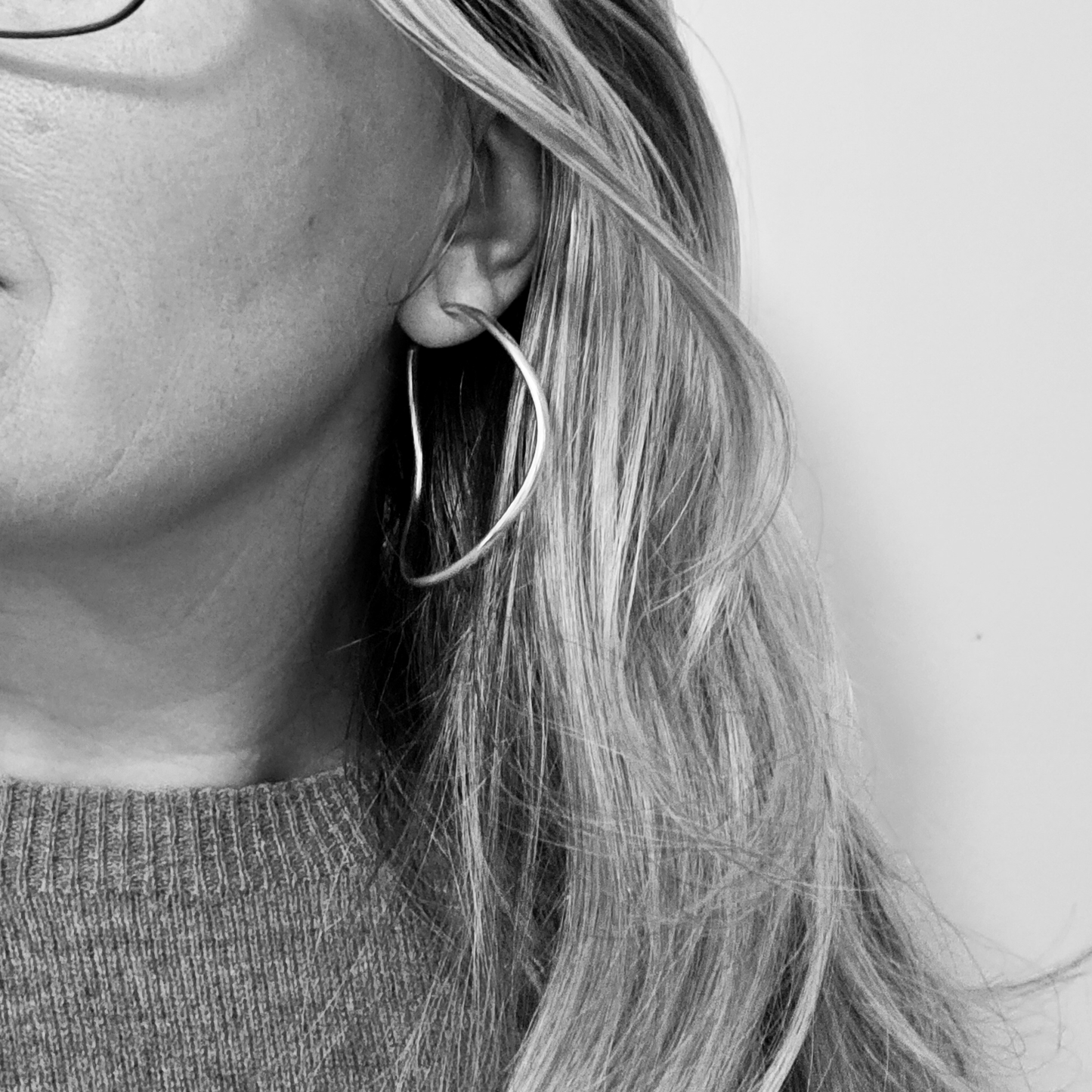 WOBBLE HOOP EARRINGS