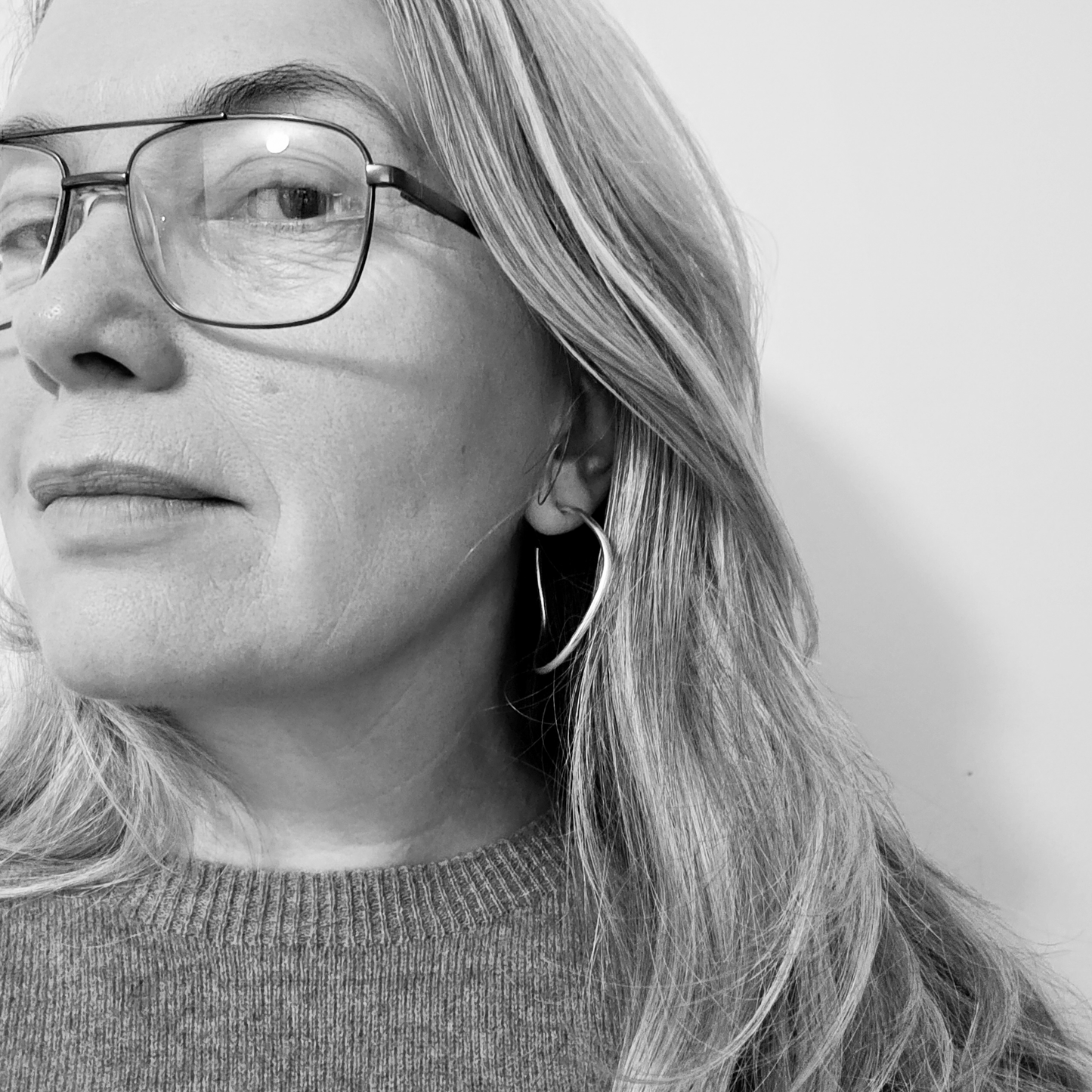 WOBBLE HOOP EARRINGS