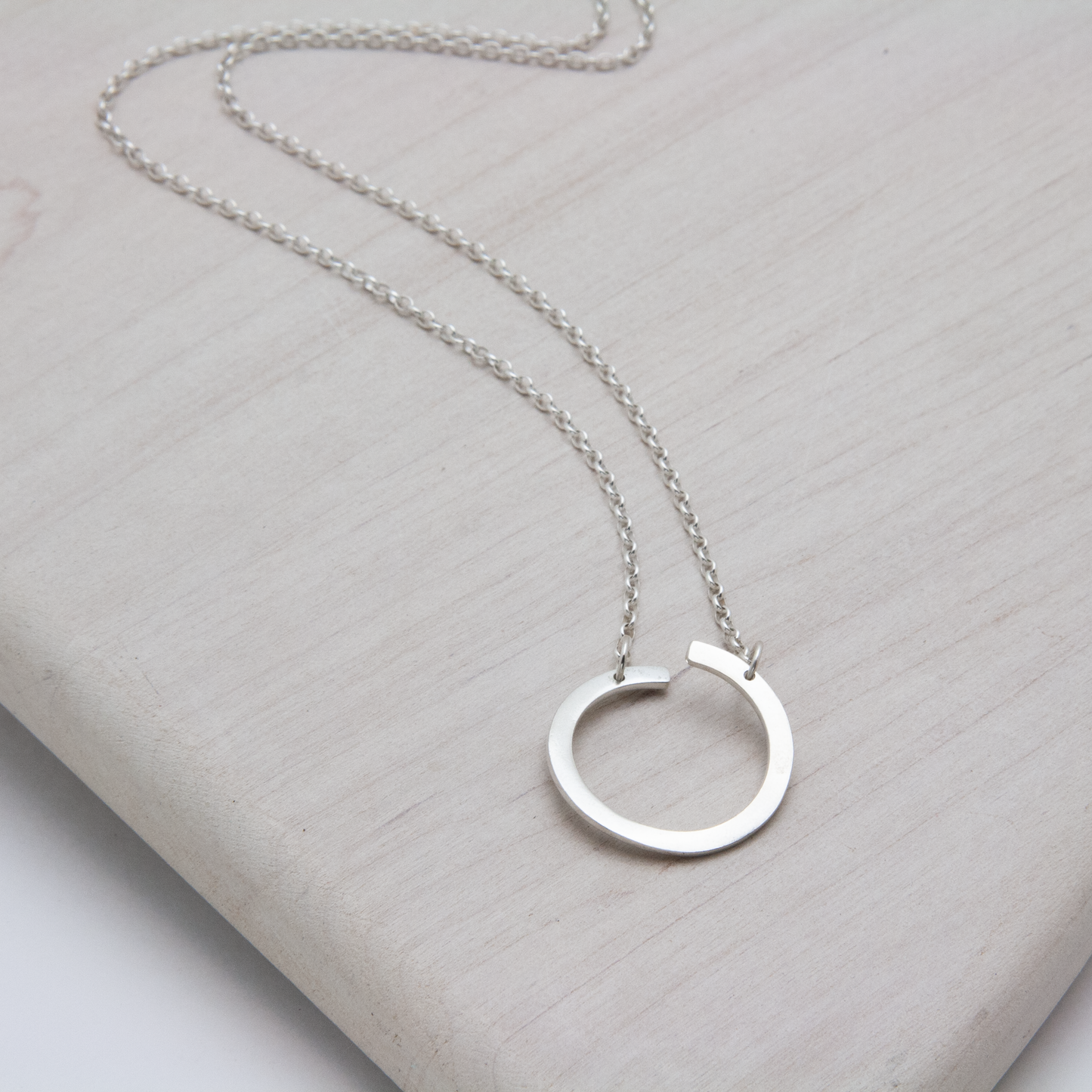 MOTION NECKLACE - JewellerAJGreen
