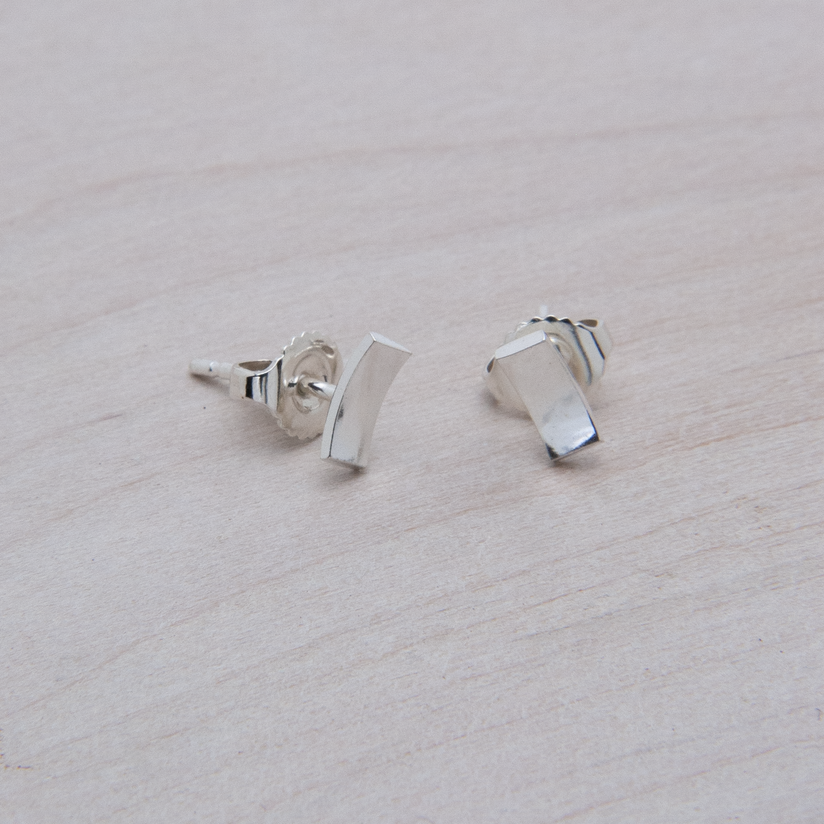 SCOOP STUD EARRINGS - JewellerAJGreen