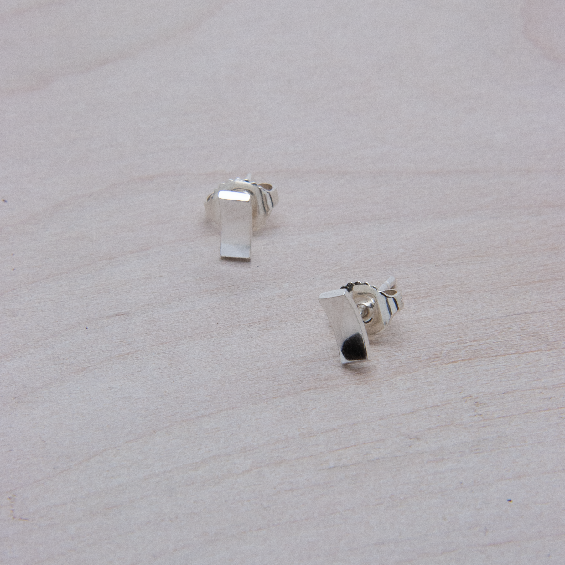 SCOOP STUD EARRINGS - JewellerAJGreen